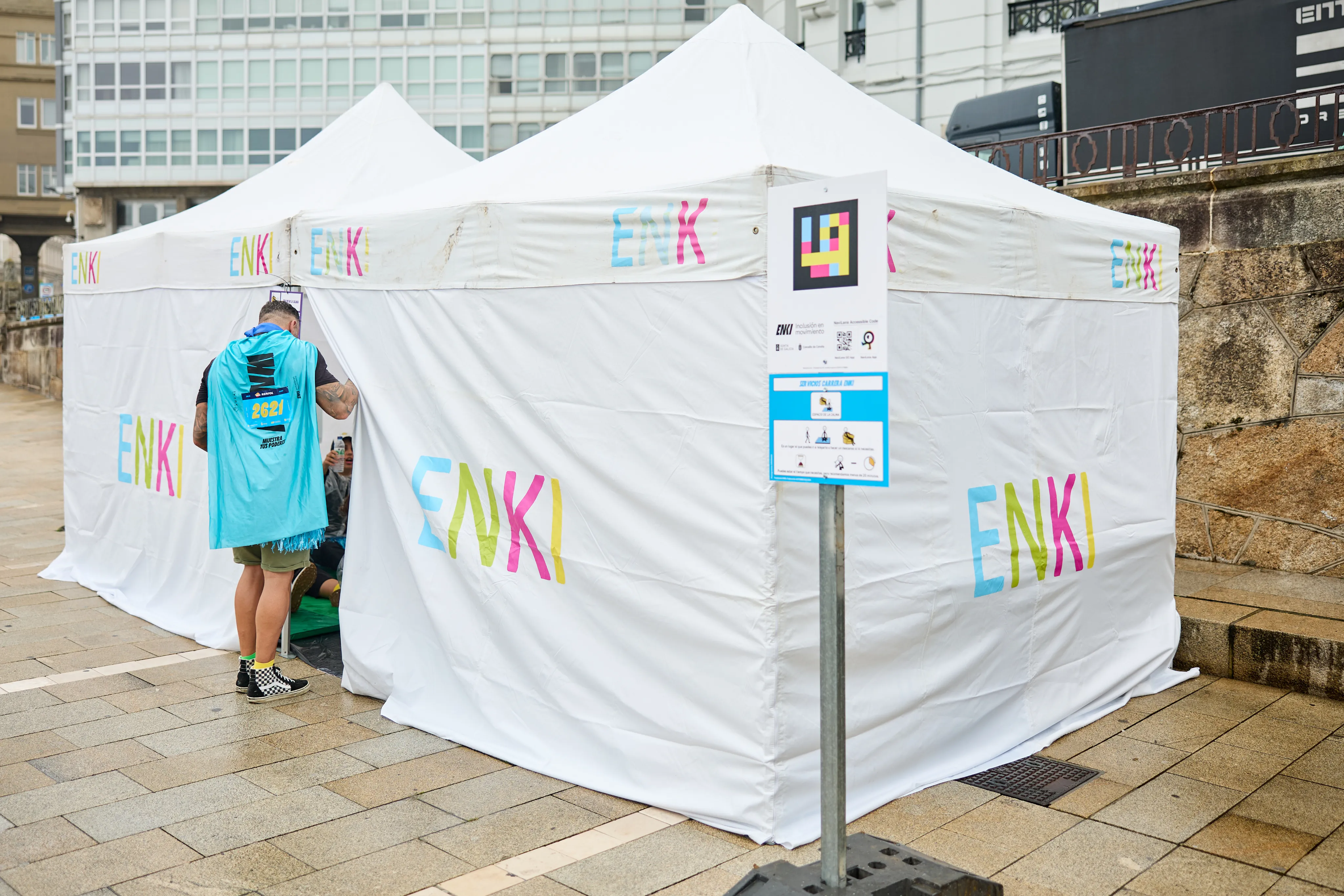 Carpa de accesibilidad de ENKI en la carrera