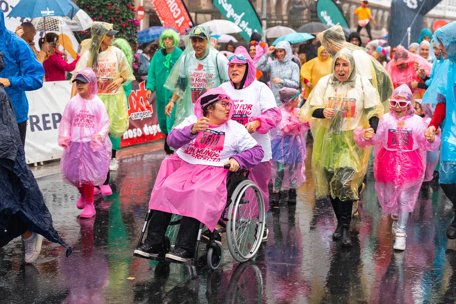 Representantes de entidades sociais participando en dinámicas abertas durante a Carreira Enki.